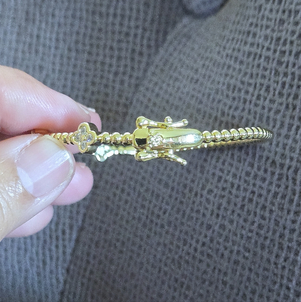 Gold💛 Hinged Cubic Zirconia💎 Flower🌸 Bracelet - NWT - Picture 6 of 16